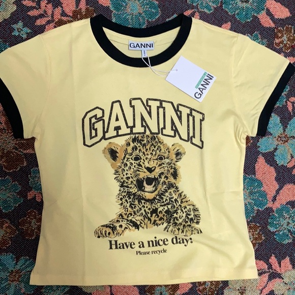 Women’s Yellow Cropped Leopard T-Shirt size small 
Perfect condition - Picture 1 of 6